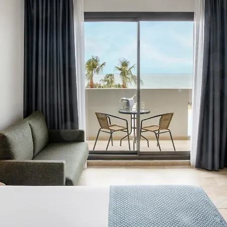 Готель Ilunion Calas De Conil 4*