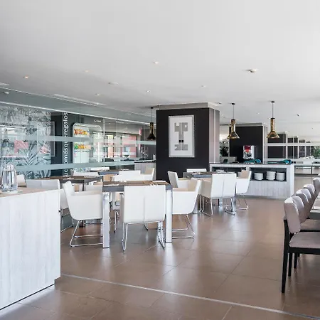 伊鲁尼卡拉斯科尼尔酒店 酒店 4*