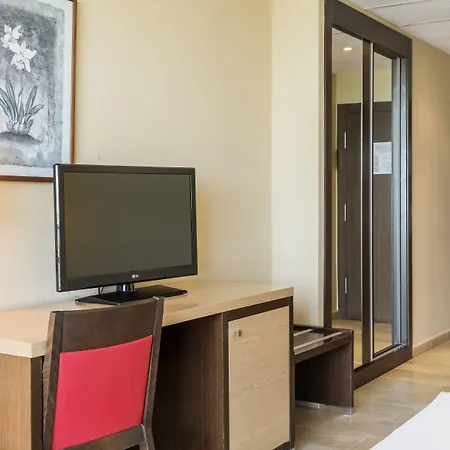 Ilunion Calas De Conil Готель 4*