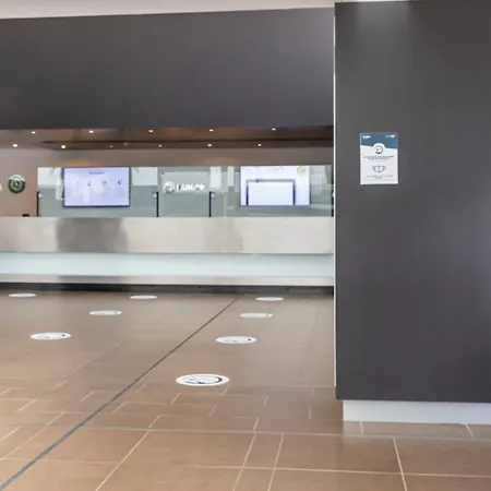 伊鲁尼卡拉斯科尼尔酒店 酒店 4*