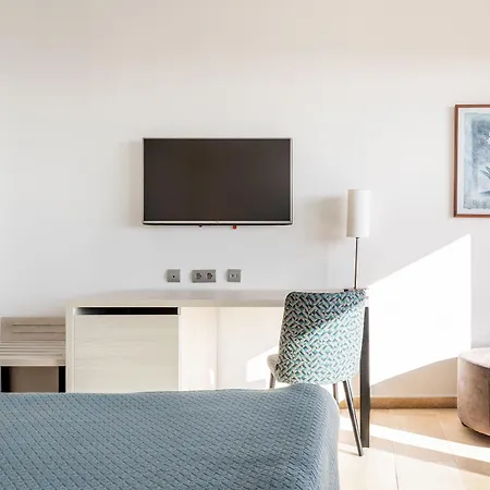 Hotel Ilunion Calas De Conil 4*
