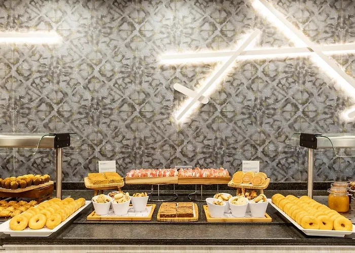 伊鲁尼卡拉斯科尼尔酒店 4* 科尼尔-德拉弗龙特拉