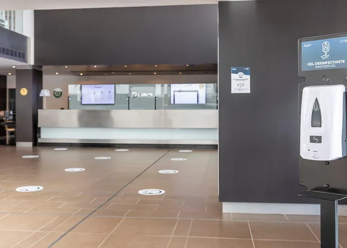 伊鲁尼卡拉斯科尼尔酒店 酒店 4*