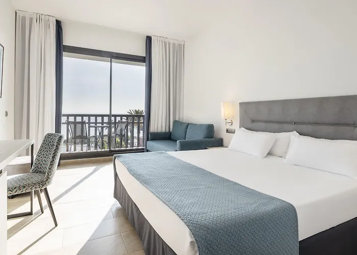 伊鲁尼卡拉斯科尼尔酒店 4*